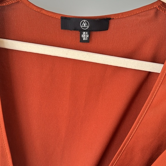 Misguided Plunge Neck Rust Bodysuit - Picture 3 of 5